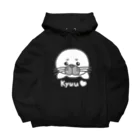 キュウちゃんのおみせやさんのkyuu（アザラシのキュウちゃん）【文字色ホワイト】（BIG） Big Hoodie