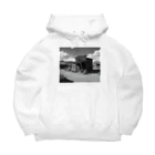 崖っぷちのポニョの"Nostalgia Ville：さびれた町の魅力を感じるグッズ" Big Hoodie