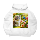 こいびとみち【恋愛♡婚活クリニック】のかわいい子猫と蝶々が仲良く遊んでいる様子✨ Big Hoodie