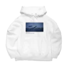 碧そよぐなぜか閉店しない服屋の真夜中のクジラ white Big Hoodie