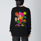 Siderunの館 B2の【バックプリント】おてんば魔女のポメラちゃん Big Long Sleeve T-Shirt