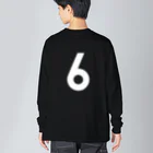 コチ(ボストンテリア)のバックプリント：ただの6です。（白文字） ビッグシルエットロングスリーブTシャツ