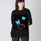 R☆worldの水の波紋と蝶 루즈핏 롱 슬리브 티셔츠