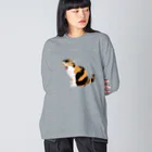 小鳥と映画館のアクビする三毛猫ちゃん Big Long Sleeve T-Shirt