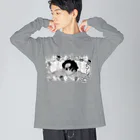 遠く静かな森の頬のマッサージを受ける美少年(文字あり) Big Long Sleeve T-Shirt