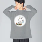 Beautiful Earthのプラスチックをヒナに与える鳥 Big Long Sleeve T-Shirt