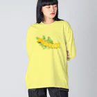 OJIKのクロメンガタスズメイモムシ【黄色】 ビッグシルエットロングスリーブTシャツ