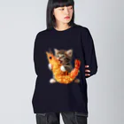 Gu--mimiの*Gu~mimi*海老天かぶりつくにゃんこ ビッグシルエットロングスリーブTシャツ