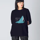 さかたようこ / サメ画家のほっとひと息サメ〈濃いめの地色向け〉  ビッグシルエットロングスリーブTシャツ