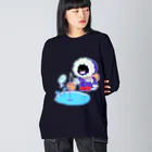 ハコモリストアの釣りに来た怪物ちゃん ビッグシルエットロングスリーブTシャツ