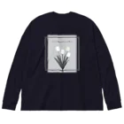 rilybiiのgrayish color × white × charcoal ×  tulip bouquet ビッグシルエットロングスリーブTシャツ