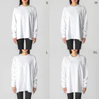 万福遐福商店の猫ちゃんロゴシリーズ ビッグシルエットロングスリーブTシャツの女性着用イメージ
