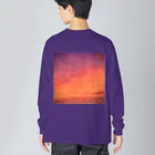 でおきしりぼ子の実験室の夕焼けすぎる雲-正方形 ビッグシルエットロングスリーブTシャツ