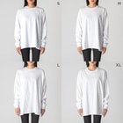 LONESOME TYPE ススのビールジョッキ🍺(猫) Big Long Sleeve T-Shirt :model wear (woman)