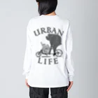 nidan-illustrationの"URBAN LIFE" #2 ビッグシルエットロングスリーブTシャツ