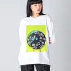 NIL のウサギの幽霊と花 ビッグシルエットロングスリーブTシャツ