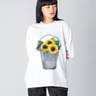 Fred HorstmanのWatering bucket and sunflowers  じょうろ と ひまわり ビッグシルエットロングスリーブTシャツ