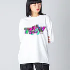 VRIGVTVSHI のアリガタシ™ NEON WHITE ビッグシルエットロングスリーブTシャツ