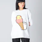 うさやのアイスクリームをゲットしてご満悦のくま ビッグシルエットロングスリーブTシャツ