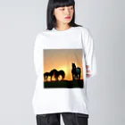 宇宙開発デザイン科の夕陽の中の馬 Big Long Sleeve T-Shirt