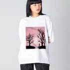 YOKAZE KASUMIの鮮やかなピンクが背景のかわカッコイイグッズ！ Big Long Sleeve T-Shirt