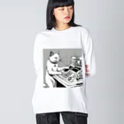 NORI's yoki2shopのボタン猫（シリアス） Big Long Sleeve T-Shirt