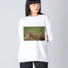 mayura_photoのサバンナのメスライオン Big Long Sleeve T-Shirt