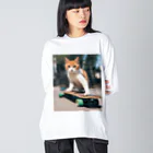 ゴーアップのa cat on the skateboard（スケボネコ） ビッグシルエットロングスリーブTシャツ