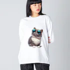 AQUAMETAVERSEのサングラスをかけた、かわいいネコ Marsa 106 ビッグシルエットロングスリーブTシャツ