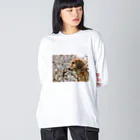 でぶっくすふんとの花見を満喫するちょちょさん Big Long Sleeve T-Shirt