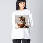 しんふぉショップの読書する赤ちゃんネコのグッズ Big Long Sleeve T-Shirt