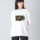 moesoraの音楽を聴く女性 ビッグシルエットロングスリーブTシャツ