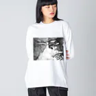 yunoyunojack のチャンミン、女の腕枕で寝る。 Big Long Sleeve T-Shirt