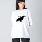 ナイロドノのシャチ乗りペンギン ビッグシルエットロングスリーブTシャツ