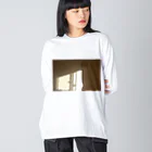 豆乳ラテの部屋に入る西日 Big Long Sleeve T-Shirt