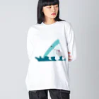 きまぐれの食べてるサメくん ビッグシルエットロングスリーブTシャツ