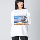 mizuphoto galleryの夕焼けと赤瓦屋根 ビッグシルエットロングスリーブTシャツ