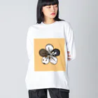 梅咲イラストワークの眠り猫の花紋 Big Long Sleeve T-Shirt