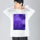 piroskaのふわふわ紫色の花 Big Long Sleeve T-Shirt