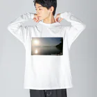 ～十和田湖の案内人～遊部屋十和田のSunrise at Lake Towada ビッグシルエットロングスリーブTシャツ