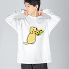 ハッピー・ラブラドールズの振り向くイエローラブラドールとひまわり Big Long Sleeve T-Shirt