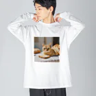 猫雑貨屋　ねこまろのパンの化身、茶トラ ビッグシルエットロングスリーブTシャツ