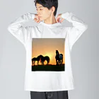 宇宙開発デザイン科の夕陽の中の馬 Big Long Sleeve T-Shirt