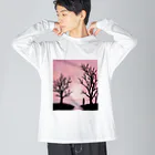 YOKAZE KASUMIの鮮やかなピンクが背景のかわカッコイイグッズ！ Big Long Sleeve T-Shirt