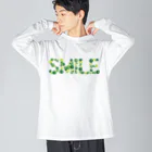 junichi-goodsのバルーン文字「SMILE」（緑色系） ビッグシルエットロングスリーブTシャツ