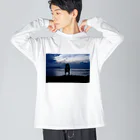 ののちゃんのフォトプリントショップの海夕方カップル ビッグシルエットロングスリーブTシャツ