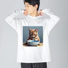 nekoと鉄の水を飲んでいる猫 Big Long Sleeve T-Shirt