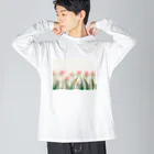 Leomatsuraのピンクと白のチューリップ ビッグシルエットロングスリーブTシャツ