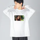 moesoraの音楽を聴く女性 Big Long Sleeve T-Shirt