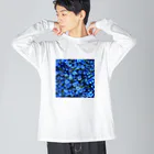 オンラインショップイエローリーフの鮮やかな青色の花　ネモフィラ ビッグシルエットロングスリーブTシャツ